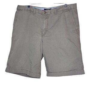 Tommy Hilfiger Gray Khaki Shorts Size 38, 10 Inch Inseam